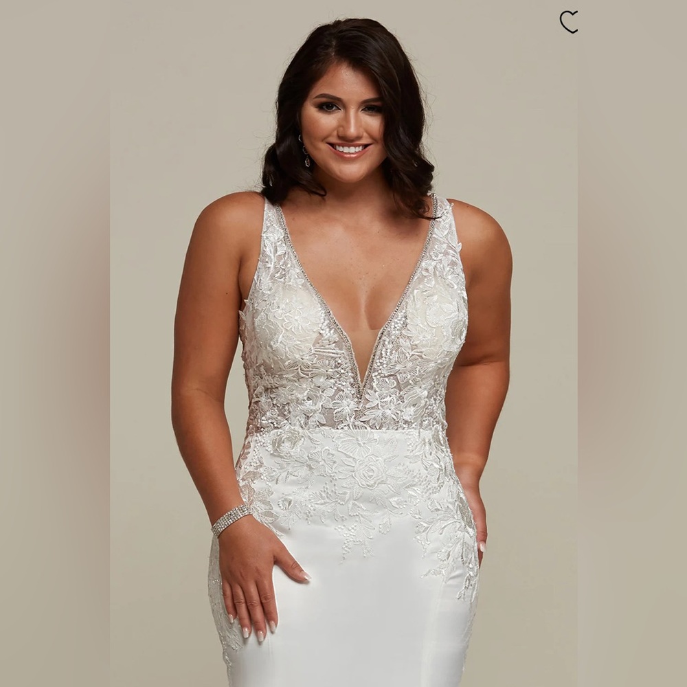 Avery Austin wedding dress - style Jordyn. Size 16. Never worn. - Picture 3 of 4